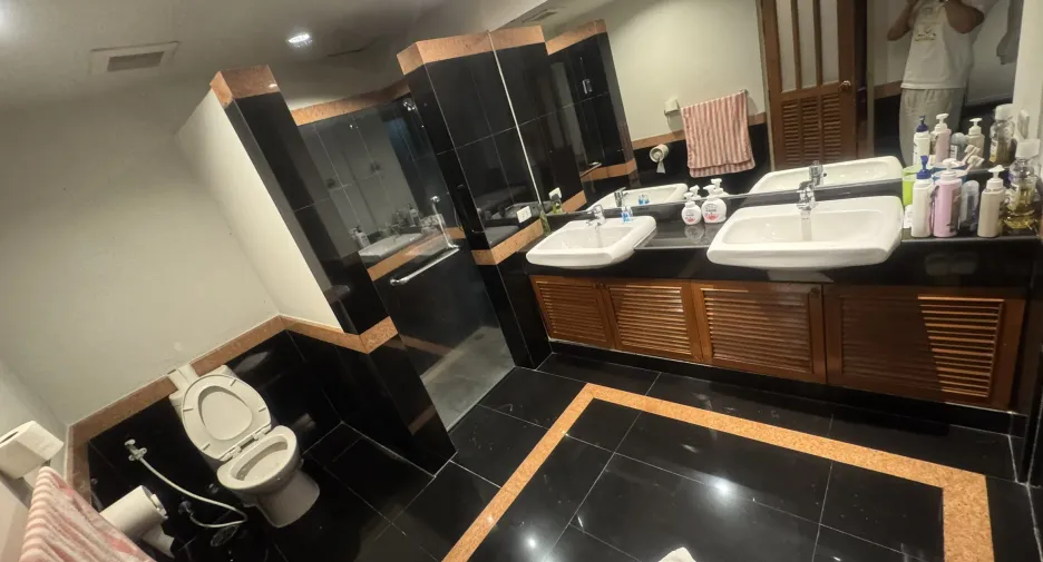 For rent 3 bedrooms apartment in Sathon, Bangkok