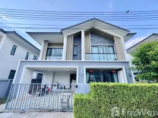 Casa en alquiler de 3 habitaciones en Bang Lamung, Chonburi