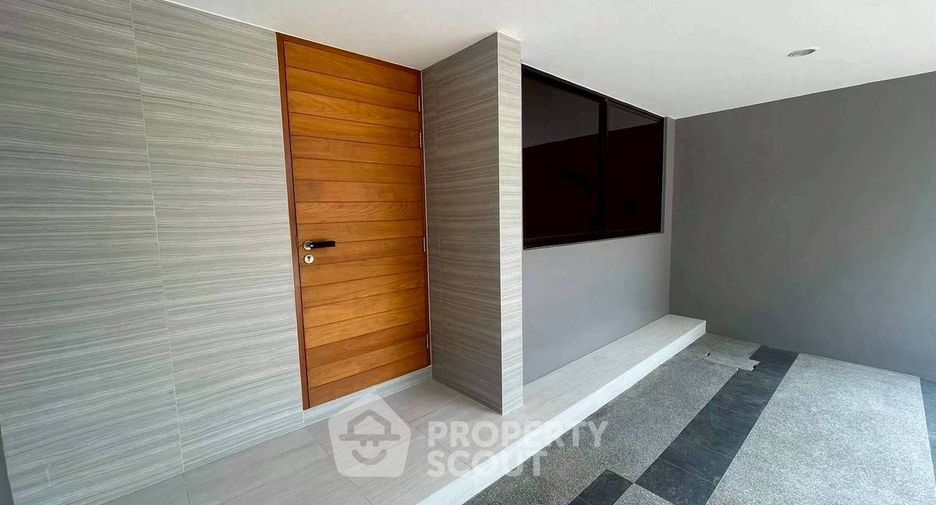 For sale 3 ベッドルーム townhouse in Saphan Sung, Bangkok
