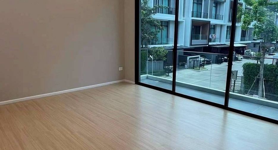 For sale 3 ベッドルーム townhouse in Saphan Sung, Bangkok