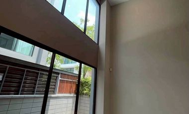 For sale 3 ベッドルーム townhouse in Saphan Sung, Bangkok