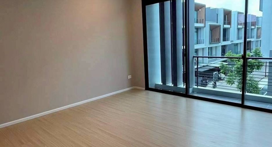 For sale 3 ベッドルーム townhouse in Saphan Sung, Bangkok