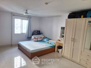For sale 5 bedrooms condo in Yan Nawa, Bangkok