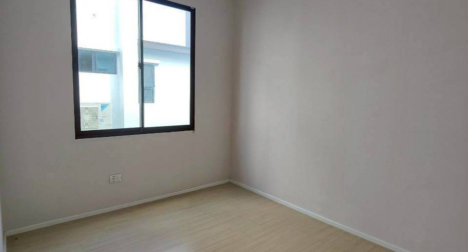 For sale 3 ベッドルーム townhouse in Saphan Sung, Bangkok