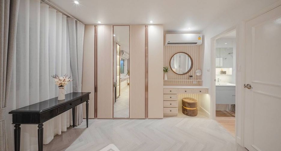 For sale 2 bedrooms condo in Yan Nawa, Bangkok