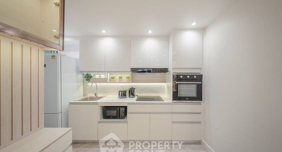 For sale 2 bedrooms condo in Yan Nawa, Bangkok