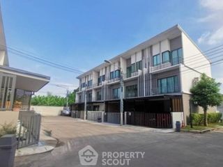 For sale 4 bedrooms townhouse in Bang Khae, Bangkok