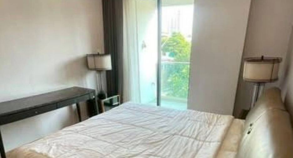For sale 3 bedrooms condo in Khlong Toei, Bangkok
