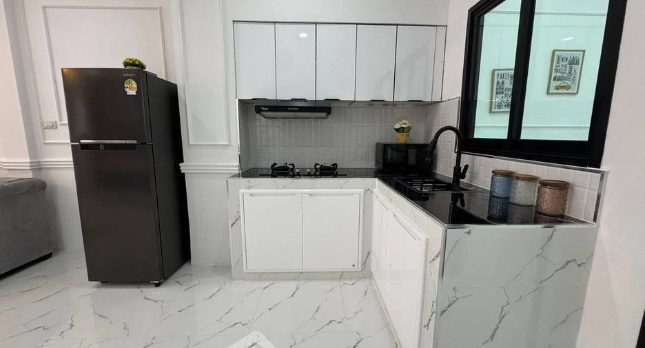 For sale 3 bedrooms townhouse in East Pattaya, Pattaya