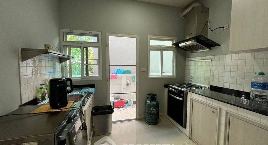 For sale 4 bedrooms house in Saphan Sung, Bangkok