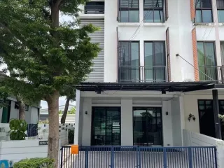 Reihenhaus zur Miete mit 3 Zimmer in Suan Luang, Bangkok