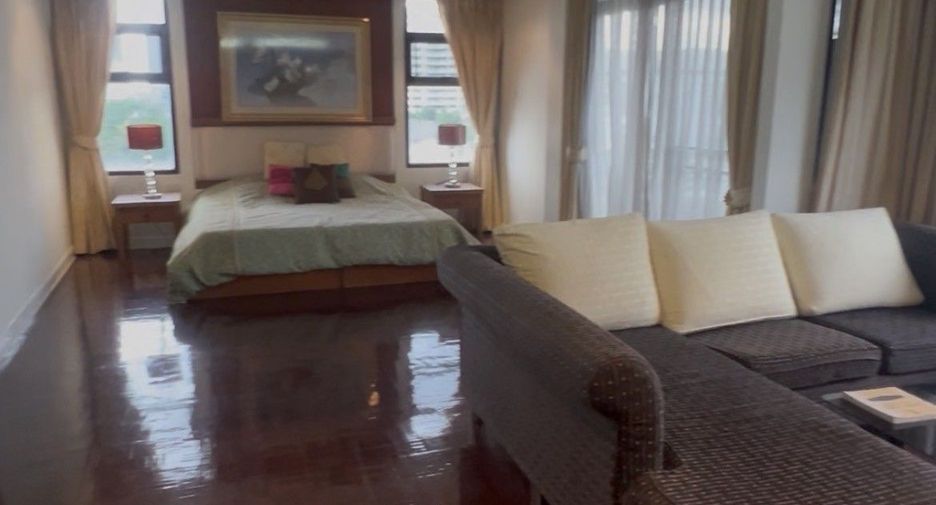 For rent 3 bedrooms apartment in Khlong Toei, Bangkok
