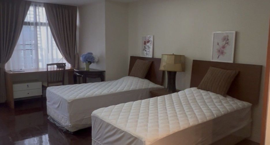 For rent 3 bedrooms apartment in Khlong Toei, Bangkok