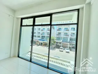 Gewerbefläche zur Miete mit 4 Zimmer in Si Racha, Chonburi
