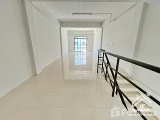 Gewerbefläche zur Miete mit 4 Zimmer in Si Racha, Chonburi