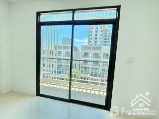 Gewerbefläche zur Miete mit 4 Zimmer in Si Racha, Chonburi