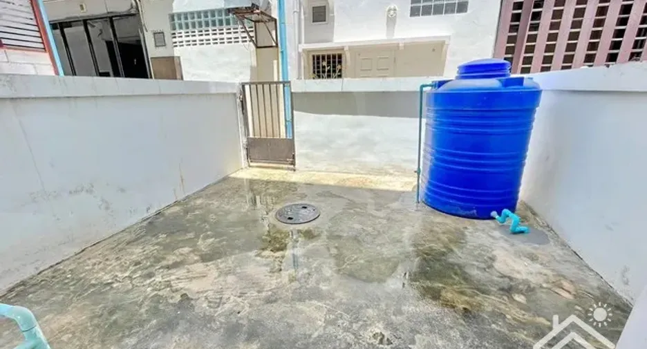 Gewerbefläche zur Miete mit 4 Zimmer in Si Racha, Chonburi