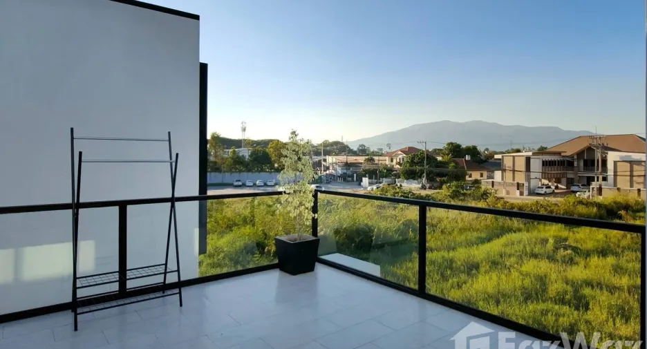 For rent 4 bedrooms villa in Mueang Chiang Mai, Chiang Mai