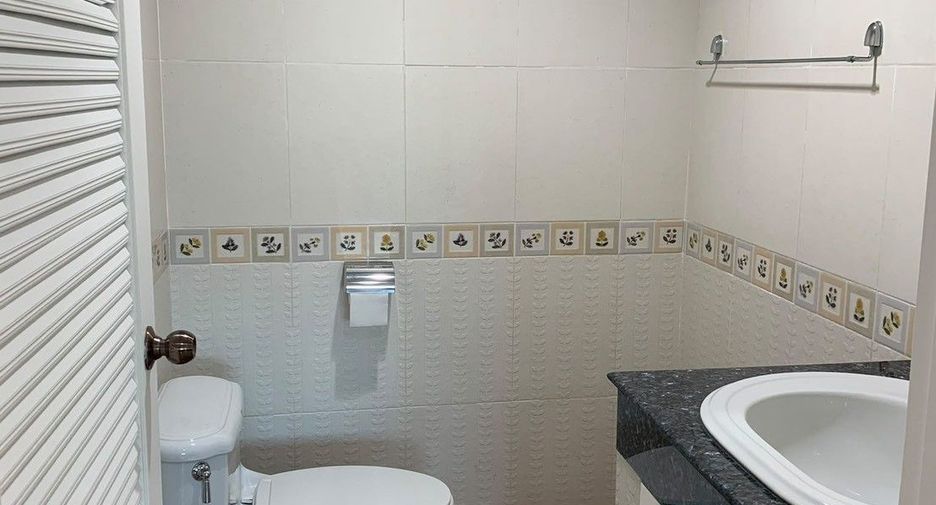 For rent 3 bedrooms condo in Watthana, Bangkok