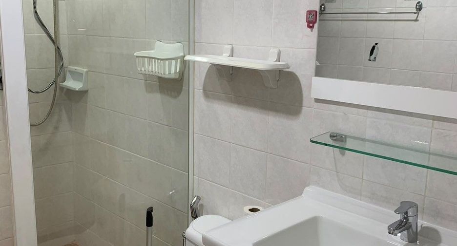 For rent 3 bedrooms condo in Watthana, Bangkok