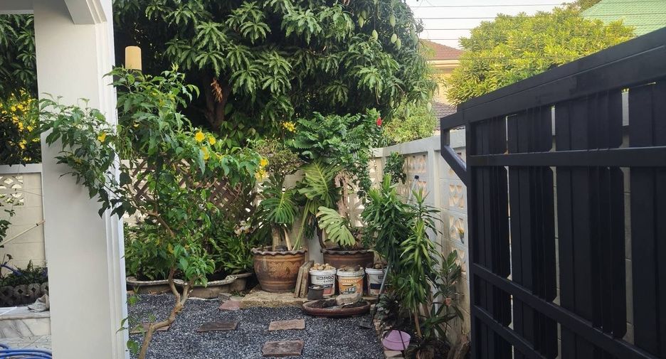 For rent 4 bedrooms house in Min Buri, Bangkok