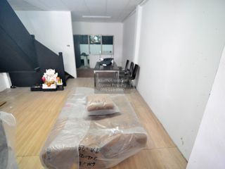 Casa adosada en venta de 4 habitaciones en Bang Kapi, Bangkok