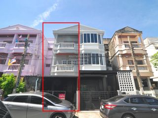 Casa adosada en venta de 4 habitaciones en Bang Kapi, Bangkok