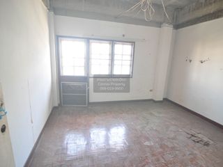 Casa adosada en venta de 4 habitaciones en Bang Kapi, Bangkok
