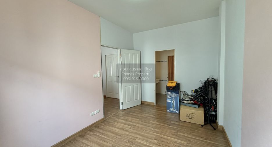 For sale 3 bedrooms townhouse in Thung Khru, Bangkok