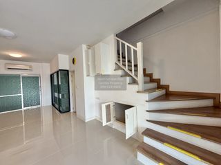 Casa adosada en venta de 3 habitaciones en Thung Khru, Bangkok