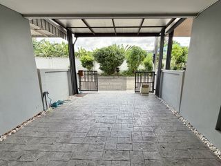 Casa adosada en venta de 3 habitaciones en Thung Khru, Bangkok