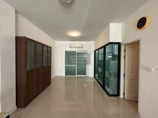 À vendre 3 chambres maison de ville à Thung Khru, Bangkok