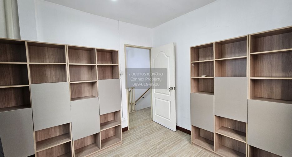 For sale 3 bedrooms townhouse in Mueang Nonthaburi, Nonthaburi