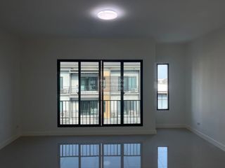 For sale 3 bedrooms townhouse in Thung Khru, Bangkok
