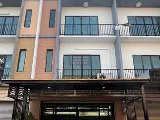 For sale 3 bedrooms townhouse in Thung Khru, Bangkok