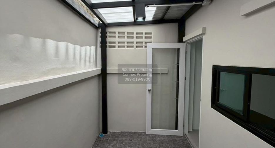 Casa adosada en venta de 4 habitaciones en Bang Kapi, Bangkok