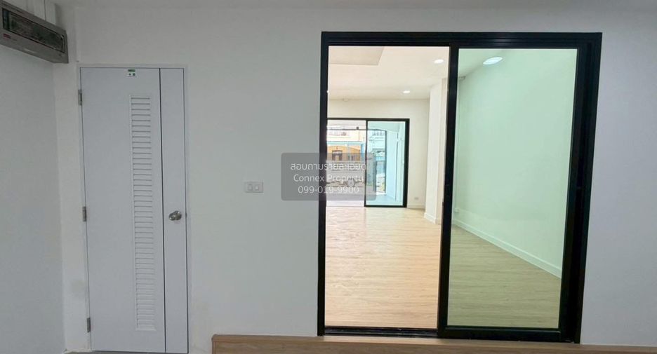 Casa adosada en venta de 4 habitaciones en Bang Kapi, Bangkok