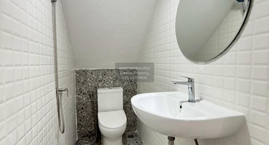 Casa adosada en venta de 4 habitaciones en Bang Kapi, Bangkok