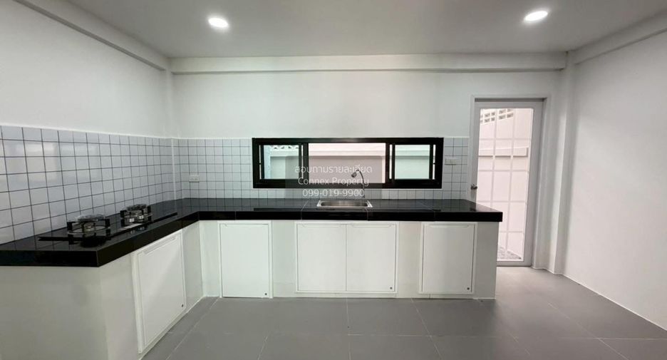 Casa adosada en venta de 4 habitaciones en Bang Kapi, Bangkok