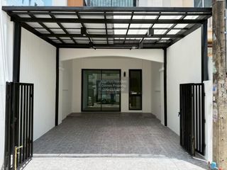 Casa adosada en venta de 4 habitaciones en Bang Kapi, Bangkok