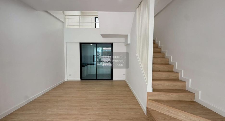 Casa adosada en venta de 4 habitaciones en Bang Kapi, Bangkok