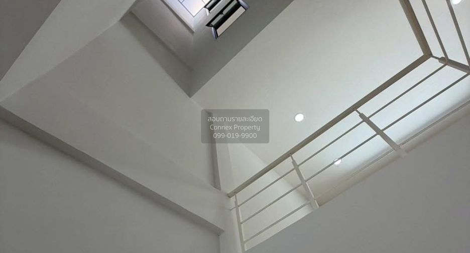 Casa adosada en venta de 4 habitaciones en Bang Kapi, Bangkok