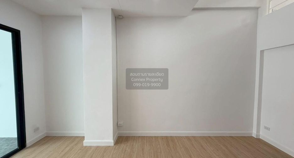 Casa adosada en venta de 4 habitaciones en Bang Kapi, Bangkok