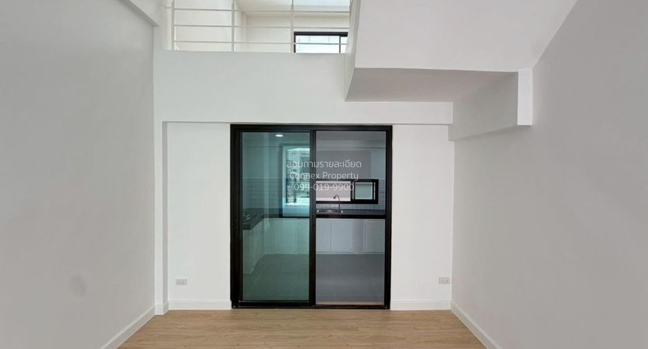 Casa adosada en venta de 4 habitaciones en Bang Kapi, Bangkok