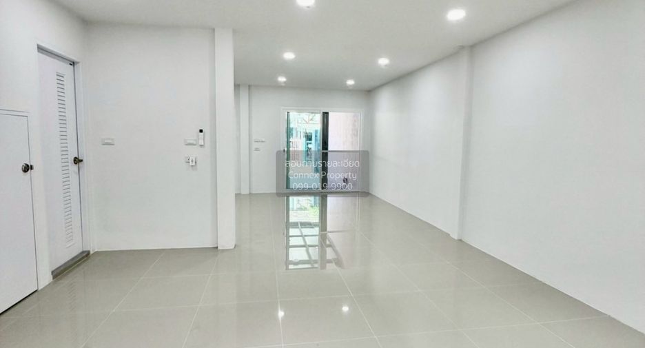 Casa adosada en venta de 3 habitaciones en Wang Thonglang, Bangkok