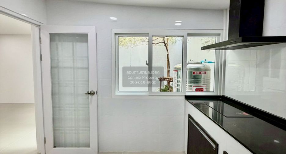 Casa adosada en venta de 3 habitaciones en Wang Thonglang, Bangkok