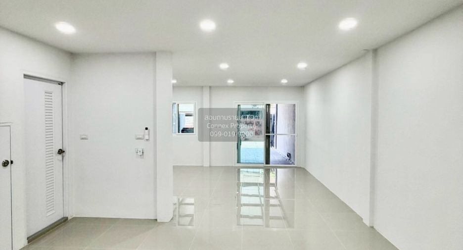 Casa adosada en venta de 3 habitaciones en Wang Thonglang, Bangkok