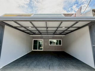 Casa adosada en venta de 3 habitaciones en Wang Thonglang, Bangkok