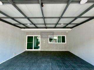 Casa adosada en venta de 3 habitaciones en Wang Thonglang, Bangkok