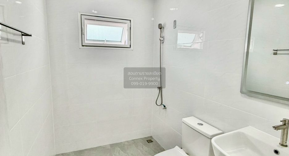 Casa adosada en venta de 3 habitaciones en Wang Thonglang, Bangkok